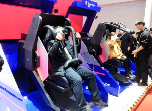 第二届链博会数字科技链观众体验VR设备。人民网记者 孙博洋摄
